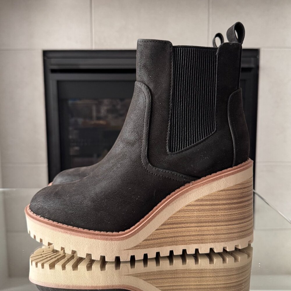 MIA Corin Chelsea Suede Bootie (Size 8)